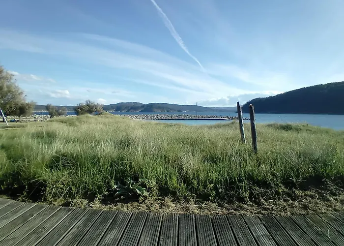 Vivienda A Estrenar Con Aparcamiento Playa Caolin Holiday home Lago (Lugo)